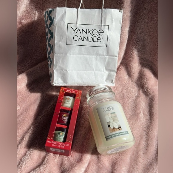 🎁✨ Yankee Candle Holiday Gift Set – Large Fresh Cotton Jar + 3 Festive Minis - Picture 2 of 2